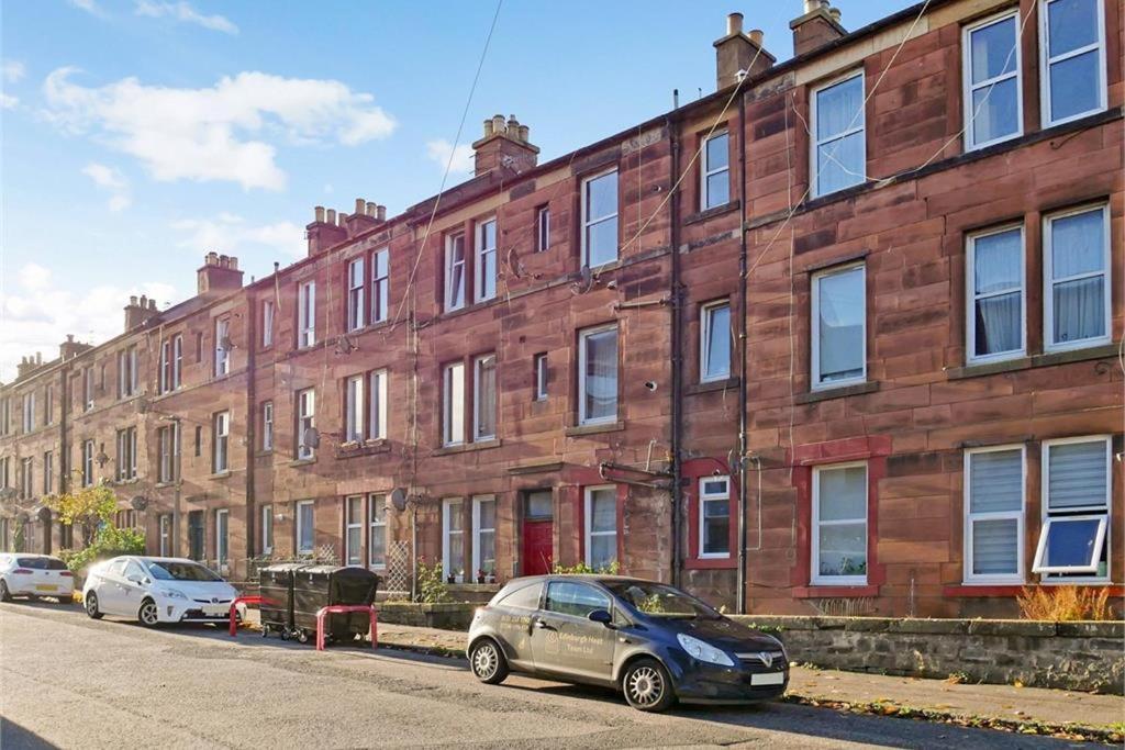 2 Bedrooms Flat Central Edinburgh, Sleeps 6, In The Shadow Of Holyrood Park And Arthur'S Seat With Free Parking, Two Bed Rooms Eksteriør billede