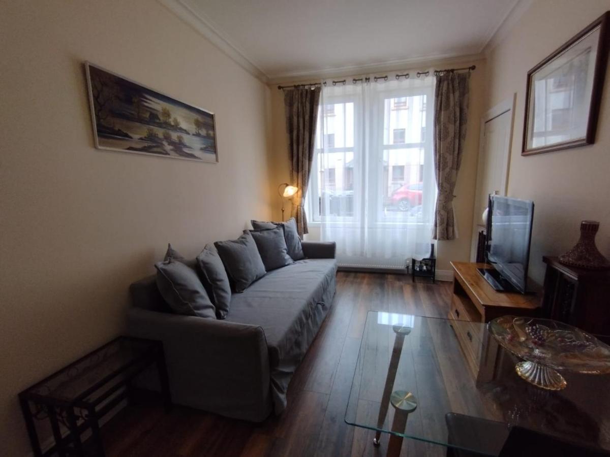 2 Bedrooms Flat Central Edinburgh, Sleeps 6, In The Shadow Of Holyrood Park And Arthur'S Seat With Free Parking, Two Bed Rooms Eksteriør billede