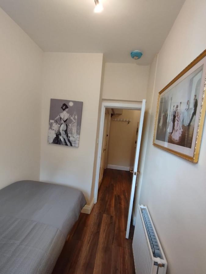 2 Bedrooms Flat Central Edinburgh, Sleeps 6, In The Shadow Of Holyrood Park And Arthur'S Seat With Free Parking, Two Bed Rooms Eksteriør billede