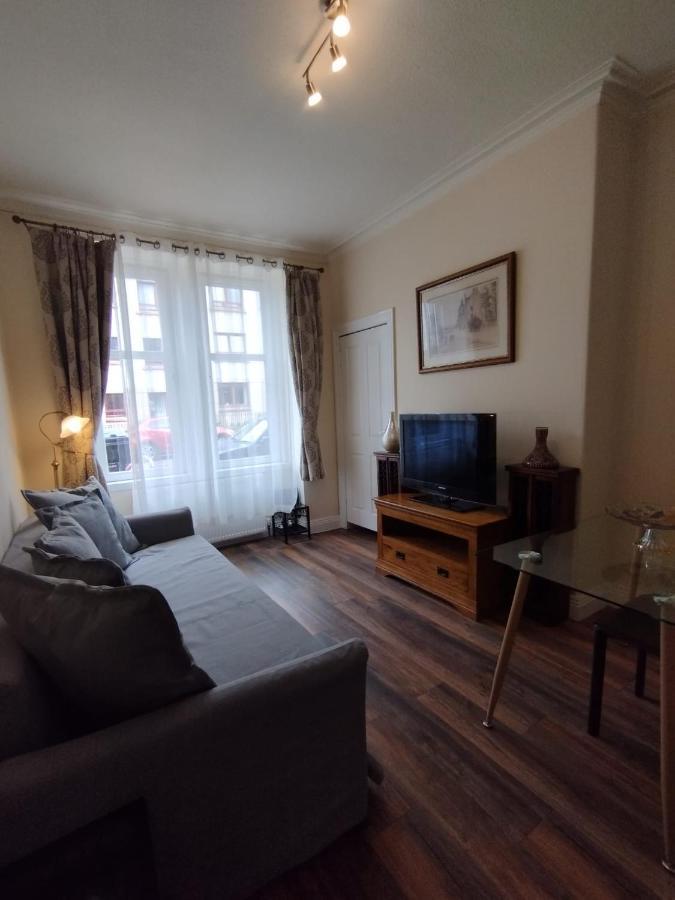 2 Bedrooms Flat Central Edinburgh, Sleeps 6, In The Shadow Of Holyrood Park And Arthur'S Seat With Free Parking, Two Bed Rooms Eksteriør billede