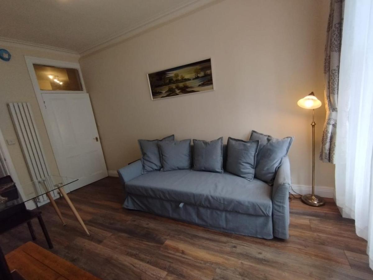 2 Bedrooms Flat Central Edinburgh, Sleeps 6, In The Shadow Of Holyrood Park And Arthur'S Seat With Free Parking, Two Bed Rooms Eksteriør billede