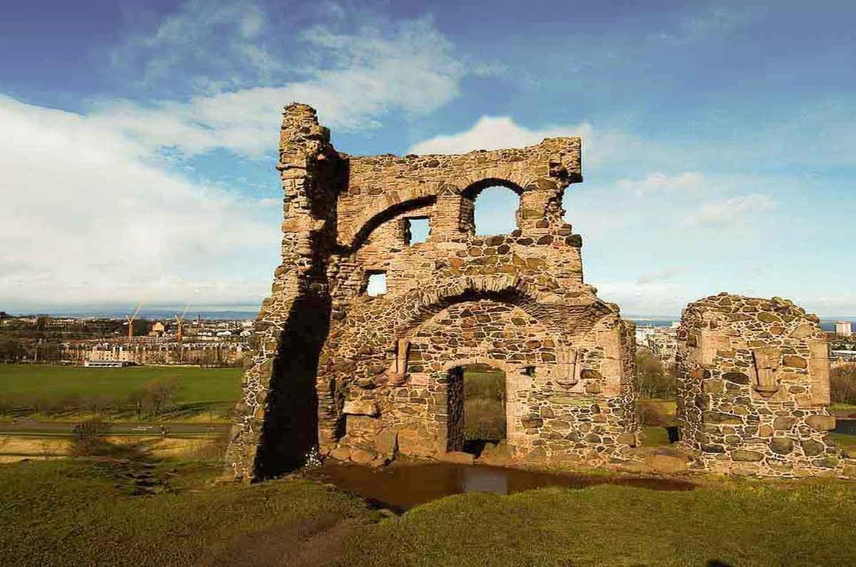 2 Bedrooms Flat Central Edinburgh, Sleeps 6, In The Shadow Of Holyrood Park And Arthur'S Seat With Free Parking, Two Bed Rooms Eksteriør billede